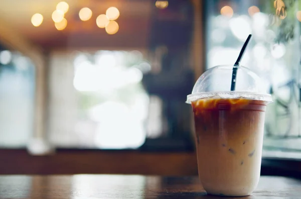 Παγωμένος Καφές Latte Καλοκαιρινό Δροσιστικό Ποτό Take Away Πλαστικό Κύπελλο — Φωτογραφία Αρχείου