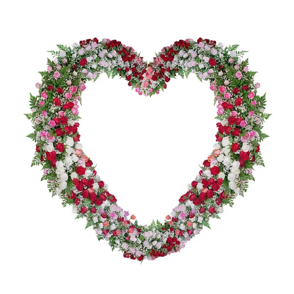 美丽的心形花卉婚礼拱门 开着五颜六色的玫瑰花和热带蕨叶 情人节的背景被白色的背景与剪路隔开 — 图库照片