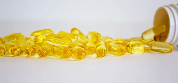 Білий Флакон Жовтими Таблетками Вітамінів Риб Ячим Жиром Omega Vitamin — стокове фото