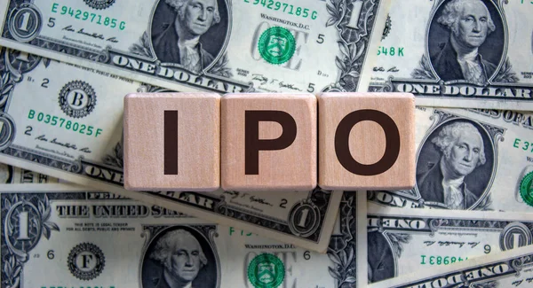 Понятие Ipo Кубиках Прекрасном Фоне Долларовых Купюр Концепция Бизнеса — стоковое фото