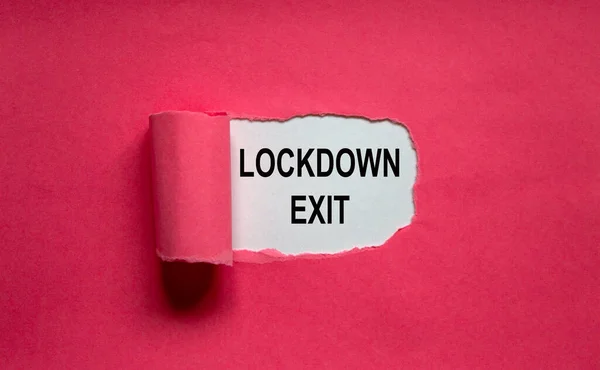 Texten Lockdown Exit Visas Bakom Rivna Rosa Papper Gula Piller — Stockfoto