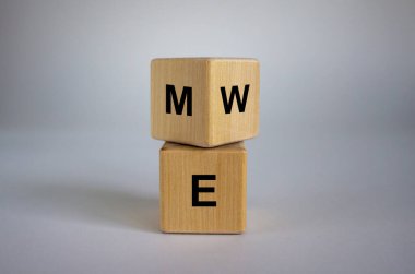 Genişletilmiş ahşap küpü ya da güzel beyaz arka plan üzerine yazdığımız kelimeler, boşluğu kopyala.