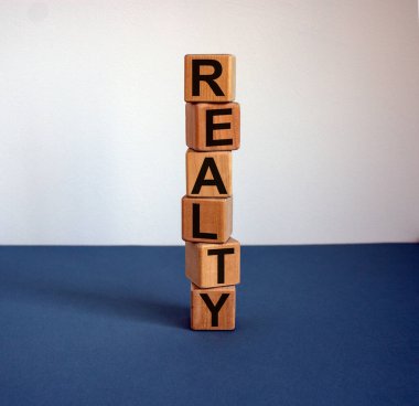 Tahta küpler mavi masada 