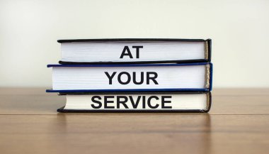 Güzel ahşap masa üzerinde 