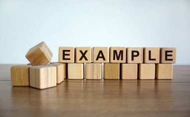 Tahta küplerle ilgili güzel beyaz arka planda 