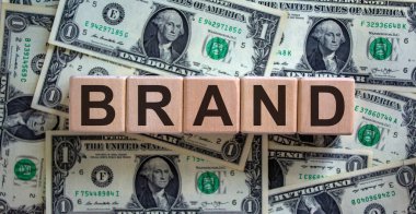 Dolar banknotlarından güzel bir arkaplandaki küplerde 