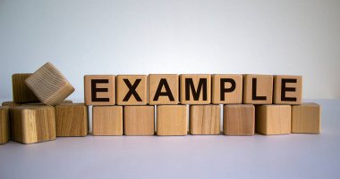 Tahta küplerle ilgili güzel beyaz arka planda 