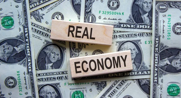 Conceito Palavras Economia Real Blocos Madeira Belo Fundo Notas Dólar — Fotografia de Stock
