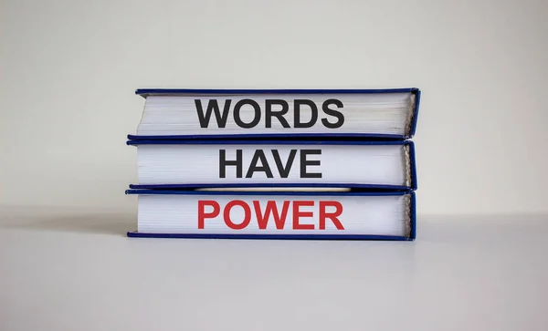 Libros Con Texto Las Palabras Tienen Poder Sobre Hermoso Fondo —  Fotos de Stock