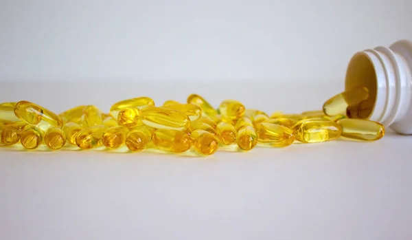 Білий Флакон Жовтими Таблетками Вітамінів Риб Ячим Жиром Omega Vitamin — стокове фото