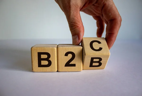 Business Business Busness Consumer Hand Turns Cube Changes Expression B2C — Stock Photo, Image