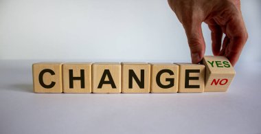 El küpü döndürür ve 