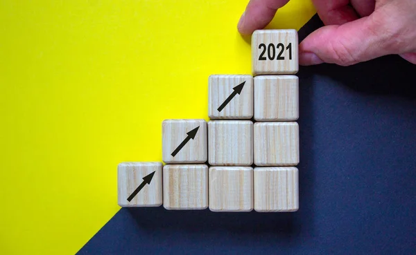 Cubes Bois Avec Des Flèches Signe Numéro 2021 Empilement Comme — Photo