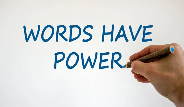 Mano Con Lápiz Azul Escribiendo Las Palabras Tienen Poder Aislado —  Fotos de Stock