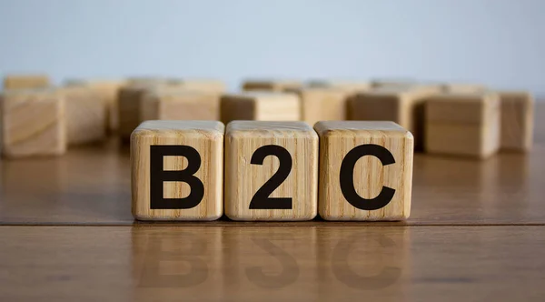 Begreppet B2C Företag Till Kund Kuber Ett Vackert Träbord Vit — Stockfoto