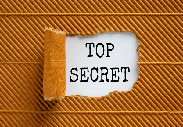 Parole Top Secret Appaiono Dietro Carta Marrone Strappata Concetto Aziendale — Foto Stock