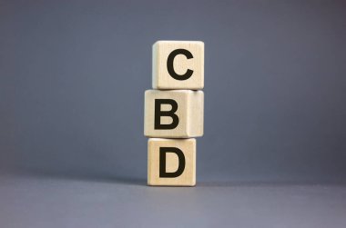 'CBD' kısaltmalı ahşap küpler - 'Gri arka planda müşteri iş geliştirme', kopyalama alanı. İş konsepti.