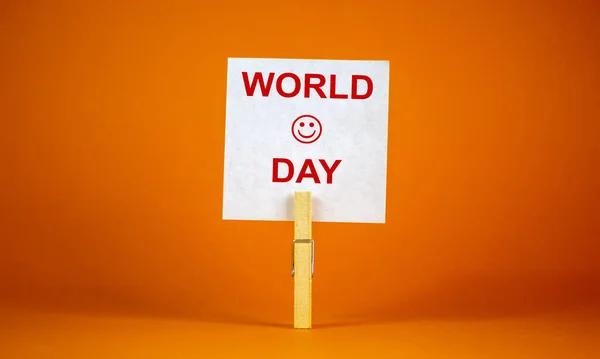 Λευκό Χαρτί Κείμενο World Smile Day Κλιπ Ξύλινη Εσοχή Όμορφο — Φωτογραφία Αρχείου
