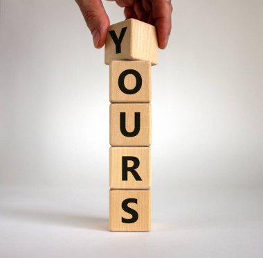 El küpü çevirir ve 