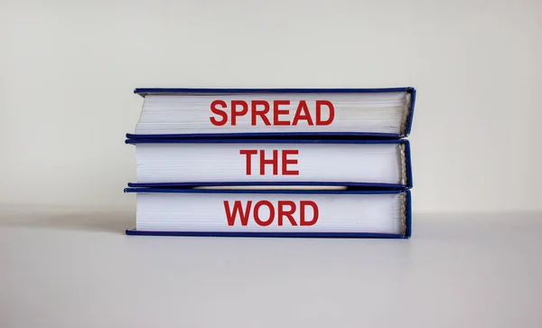 Βιβλία Κείμενο Σώσει Την Επιχείρησή Σας Όμορφο Ξύλινο Τραπέζι Λευκό — Φωτογραφία Αρχείου