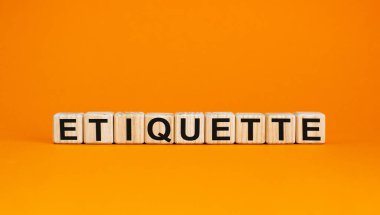 Güzel bir turuncu arka planda küplere 