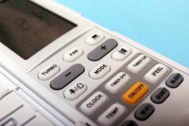 Kablosuz ağ ile uzaktan kumandalı klima, beyazın uzaktan kumandasını ayır, 21 santigrat