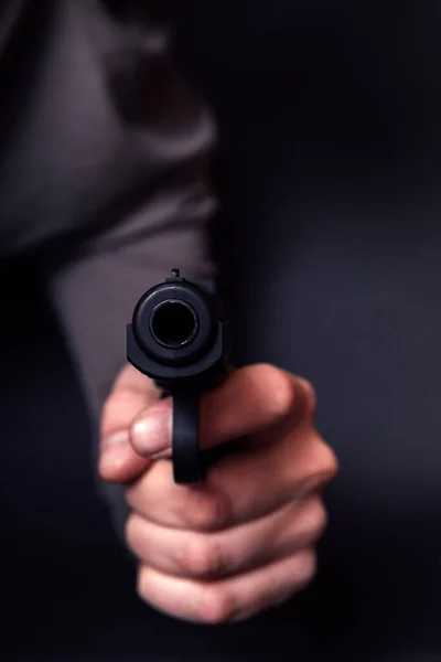 Αρσενικό Χέρι Όπλο Που Απομονώνεται Μαύρο Φόντο Άντρας Όπλο Έτοιμο — Φωτογραφία Αρχείου
