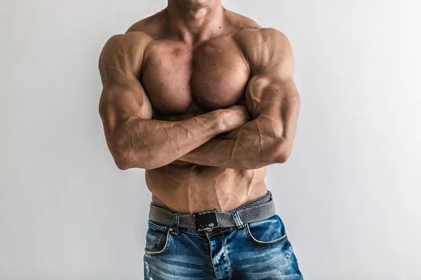 Bodybuilder Fléchissant Ses Muscles Studio Torse Attrayant Constructeur Corps Masculin — Photo