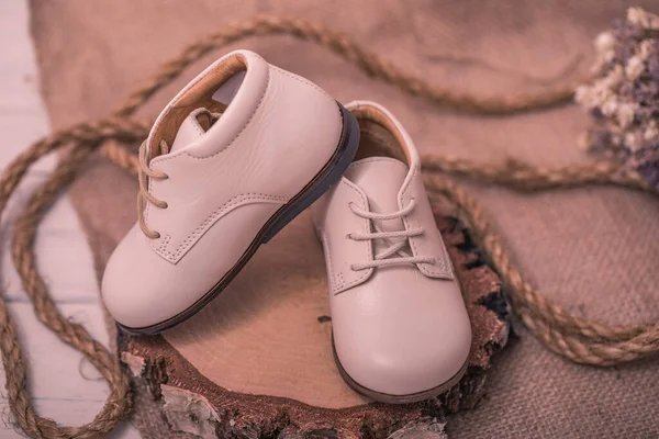 Chaussures Fille Sur Pont Bois Rustique Vintage Image Filtrée — Photo