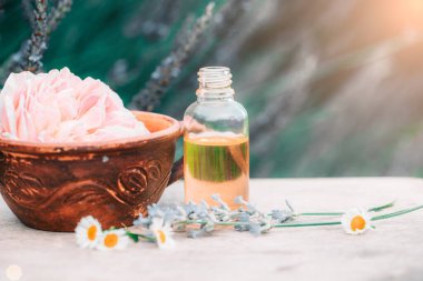 Tayland ayak masajı alternatif tıp terapisi Tayland bitkisi aroma yağı, spa için arka plan veya alternatif tıbbi terapi konsepti.