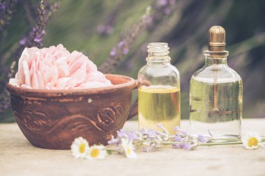 Tayland ayak masajı alternatif tıp terapisi Tayland bitkisi aroma yağı, spa için arka plan veya alternatif tıbbi terapi konsepti.