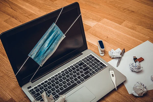 Office Skrivbord Arbetsplats Hemmakontor Mocka Upp Med Laptop Skyddsmask Handskar — Stockfoto
