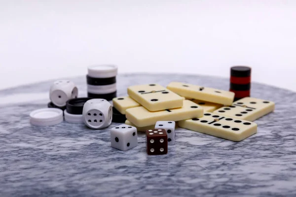 Mix Van Games Close Verschillende Bordspellen Dobbelstenen Domino Een Oude — Stockfoto