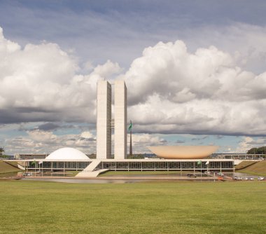 Brasilia / DistritoFederal / Brezilya - 04 / 11 / 2019: Bulutlu bir günde Brezilya 'da Ulusal Kongre Sarayı