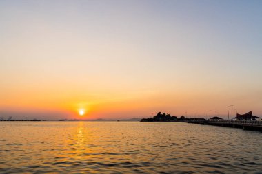 Koh loy Sriracha Chonburi, Tayland gün batımı ile silüeti