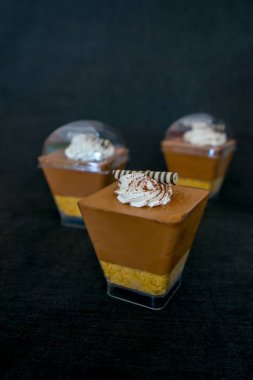 Kremalı Çikolatalı Mus keki