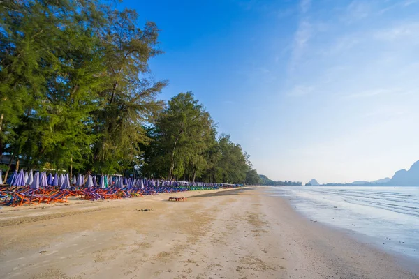 O mar em Ao Manao, manhã no verão, Prachuap Khiri Khan , Fotografia De Stock