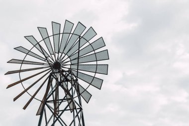 Gökyüzündeki yel değirmeni