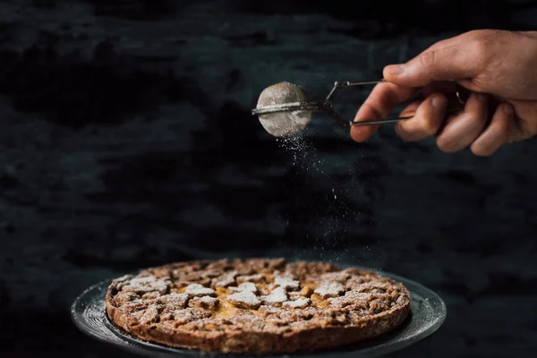 Chef Faisant Délicieuse Tarte Aux Pommes Avec Coeur Mignon Croûte — Photo