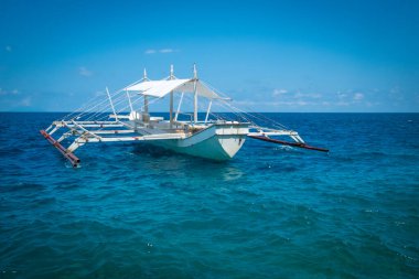 Filipinler, Mindanao 'daki Davao' dan Samal Adası 'na feribot.