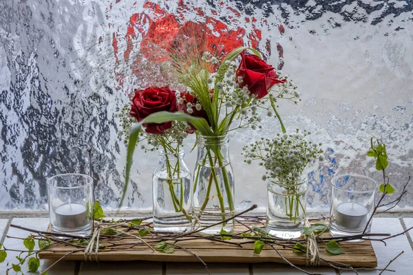Bodegón Con Flores Rojas Blancas — Foto de Stock