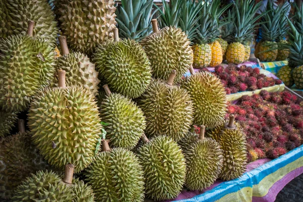 Filipinler 'deki Durian' dan güçlü bir koku.