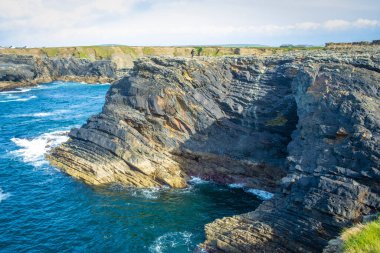 İrlanda 'nın Clare ilçesinde, Ross' un muhteşem köprülerinde dolaşıyorum.