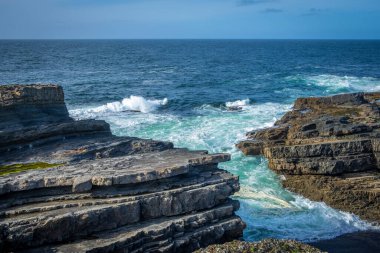 İrlanda 'nın Clare ilçesinde, Ross' un muhteşem köprülerinde dolaşıyorum.