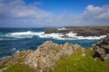 İrlanda 'nın Clare ilçesinde, Ross' un muhteşem köprülerinde dolaşıyorum.