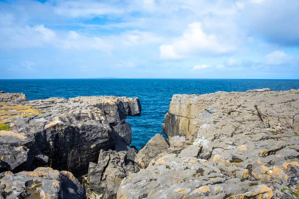 Acantilados Peligrosos Costa Del Océano Atlántico Paisaje Piedra Burren Condado —  Fotos de Stock