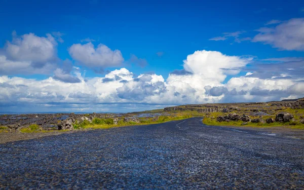 Przejazd Kamiennym Krajobrazie Burren County Clare Irlandia — Zdjęcie stockowe