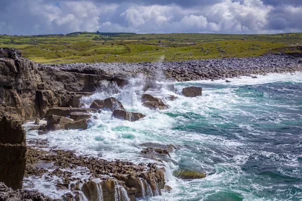 Uitzicht Kust Van Atlantische Oceaan Het Steenlandschap Burren County Clare — Stockfoto