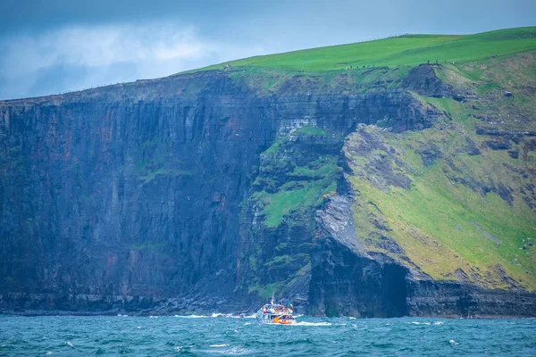 Κρουαζιέρα Στα Βράχια Του Moher Στην Κομητεία Clare Ιρλανδία — Φωτογραφία Αρχείου