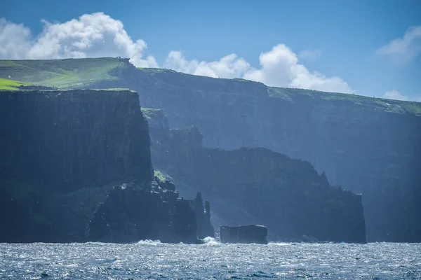 前往爱尔兰克莱尔县莫赫悬崖的乘船旅行 — 图库照片